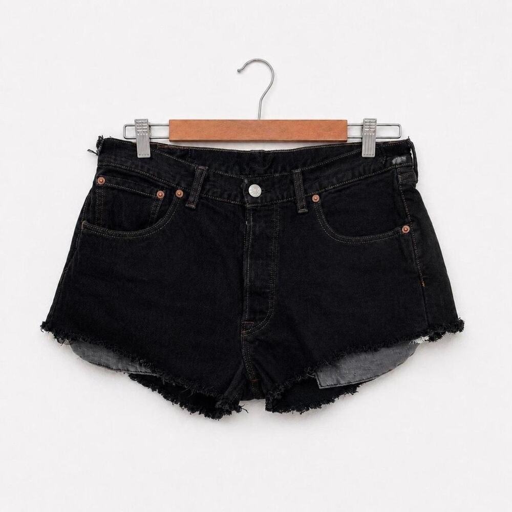 levi’s black denim cutoff shorts — size 33
